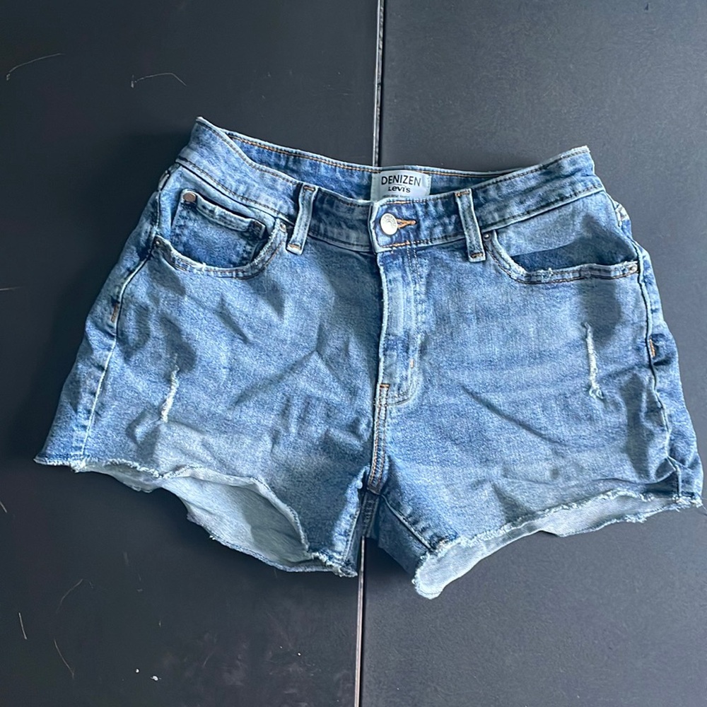 Levi Jean Shorts Size 6 / 28 Denizens